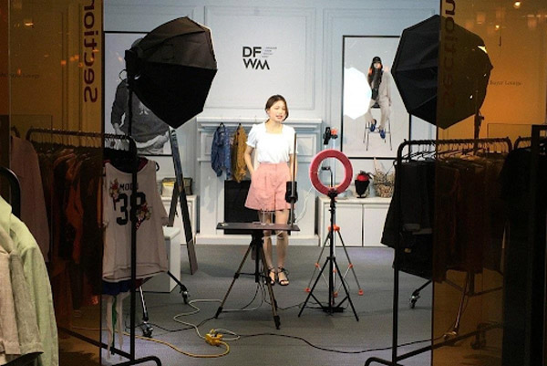 5 mẫu kịch bản livestream bán quần áo - tăng doanh số hiệu quả