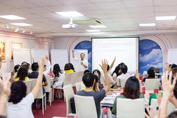 Xây dựng thương hiệu trung tâm dạy học bền vững trong năm 2025